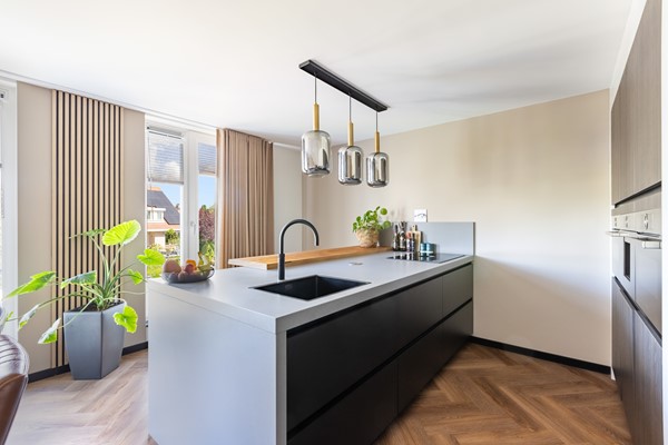 Foto - Verkocht onder voorbehoud: wonen aan het water met luxe, rust en een eigen aanlegsteiger!